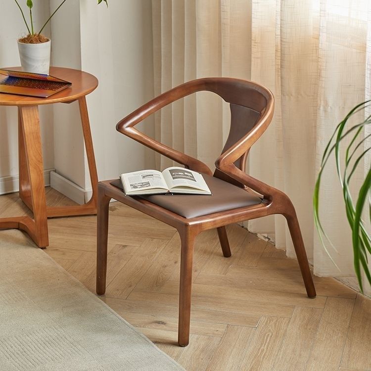 2023 Houten restaurantstoel Zwart/Natuurlijk/Walnoot/Op maat gemaakte houten eetstoelen voor het dineren in hotels